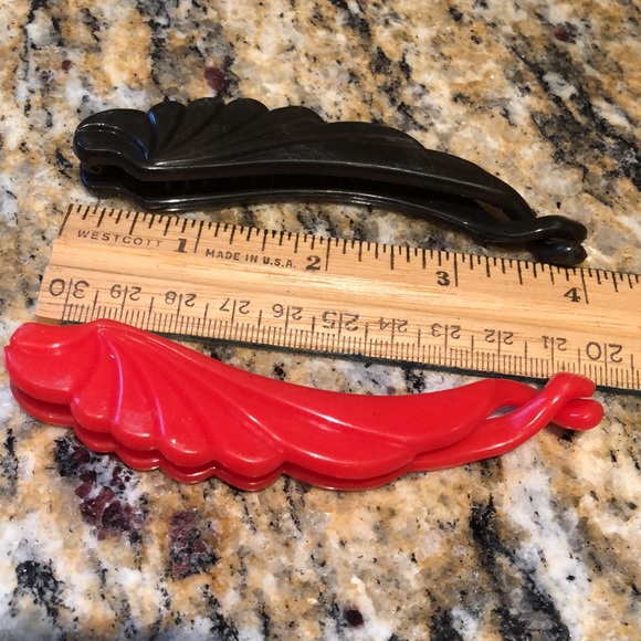 2. authentic Y2K black and red plastic hair  clips - Picture 5 of 12